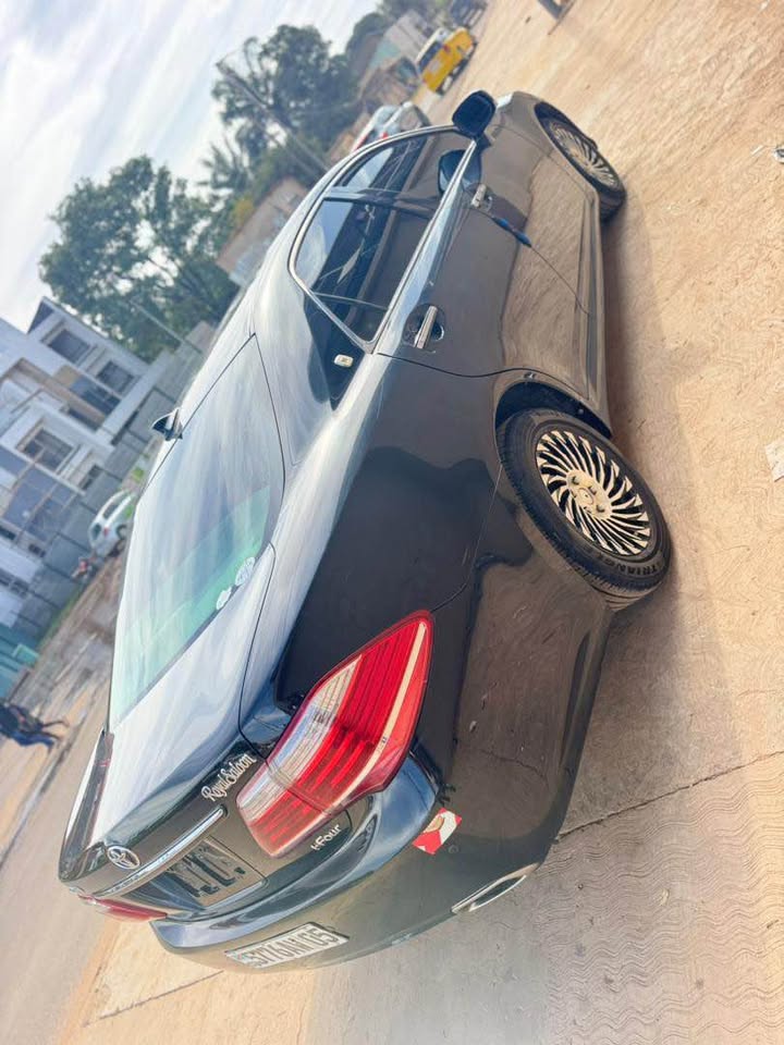 TOYOTA crown